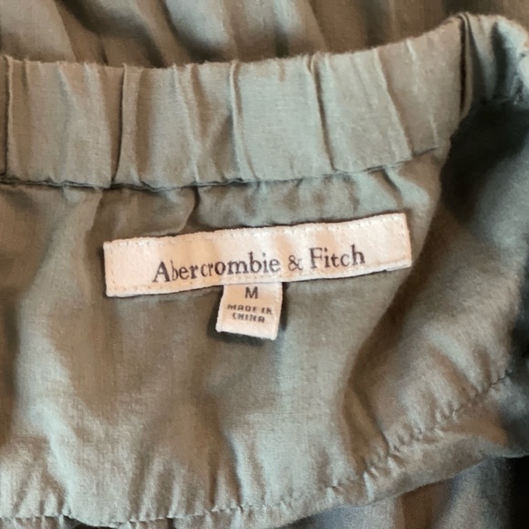 Abercrombie & Fitch cotton elastic mini skirt in khaki color - Picture 3 of 6
